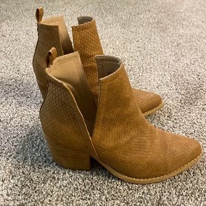 Arider Girl snake print boots